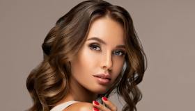 Illuminanti viso a meno di 10 euro per brillare in estate