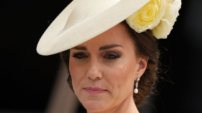 Kate Middleton parla della salute della Regina. E Harry è “ansioso e sottomesso”