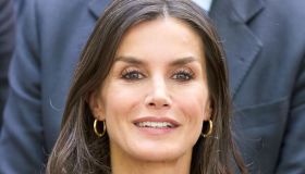Letizia di Spagna ci riprova con la tuta zebrata da 40 euro