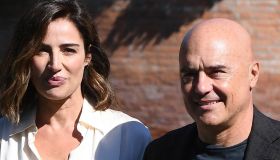Luisa Ranieri e Luca Zingaretti scatenati: cori e balli al concerto di Vasco Rossi