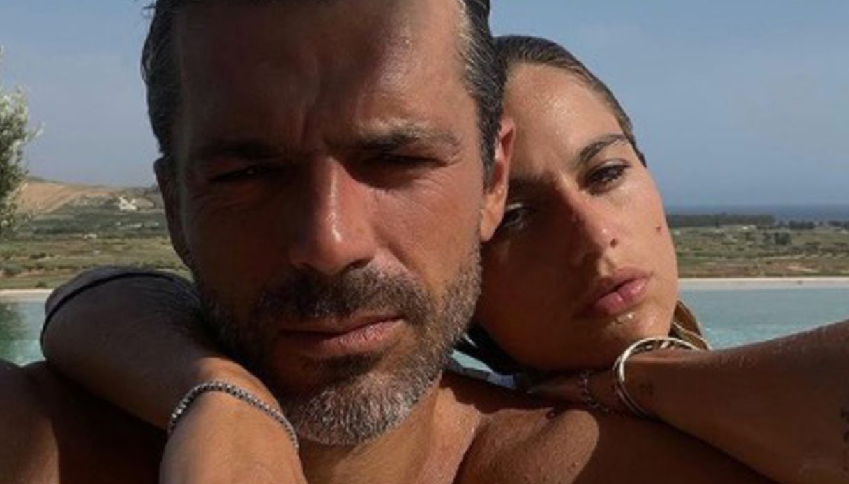 Luca Argentero e Cristina Marino: le vacanze in famiglia, tra bikini strepitosi e giri in bicicletta