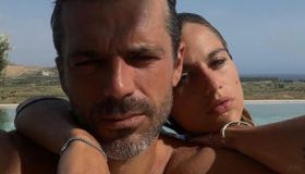 Luca Argentero e Cristina Marino: le vacanze in famiglia, tra bikini strepitosi e giri in bicicletta