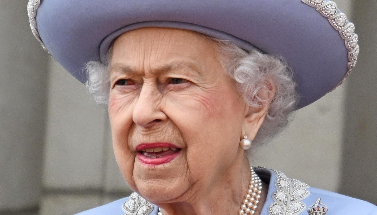 Duro colpo per la Regina: il Principe Andrea è positivo al Covid e salta il Giubileo