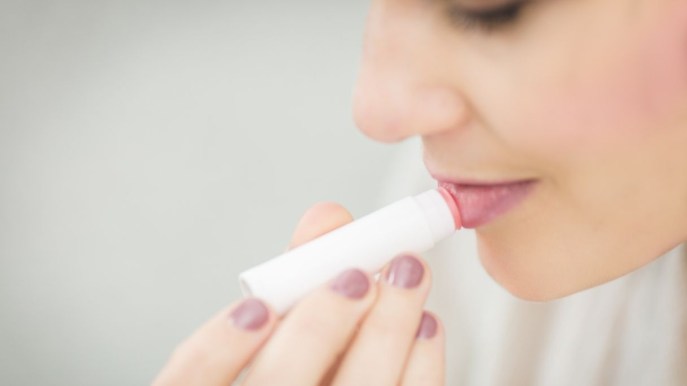 Sole e labbra bruciate: i migliori stick labbra contro le scottature
