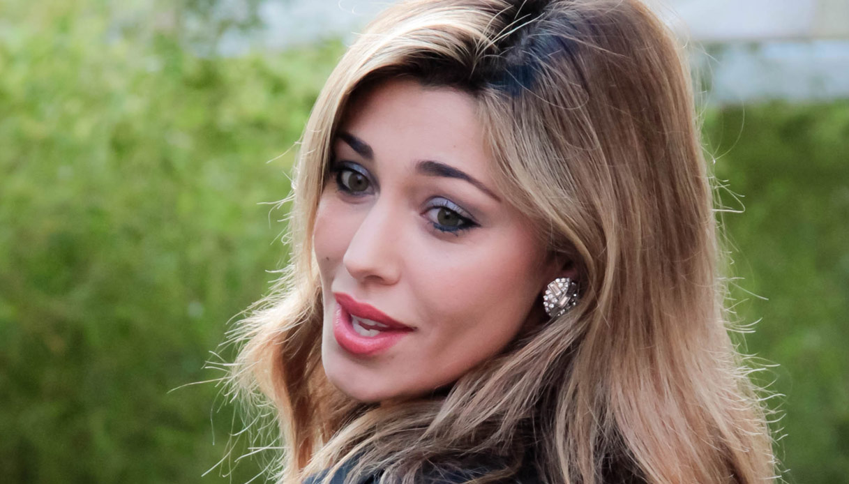 Belen Rodriguez, villa da sogno a quasi 4mila euro a settimana e bikini strepitoso