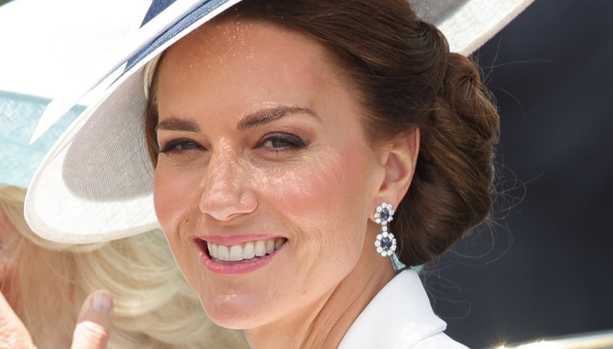 Trooping The Colour 2022, Kate magnifica in bianco. Ma le vere star sono i figli