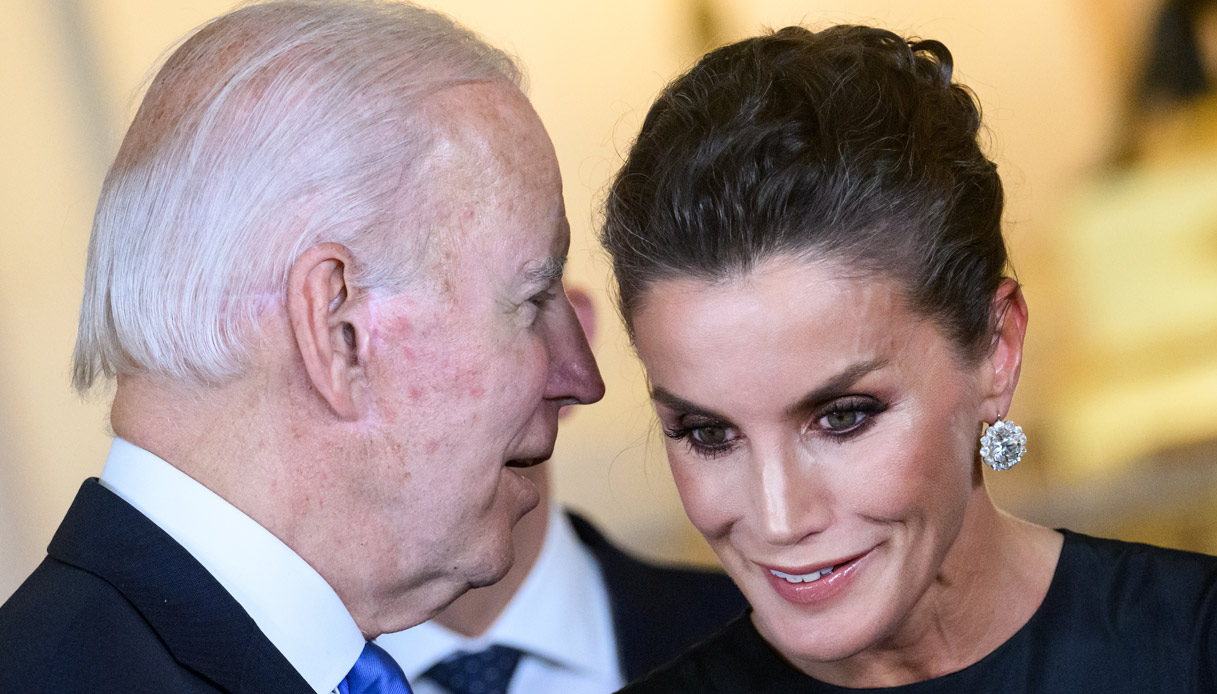 Letizia di Spagna, fascino irresistibile e gioielli da mille e una notte al gala