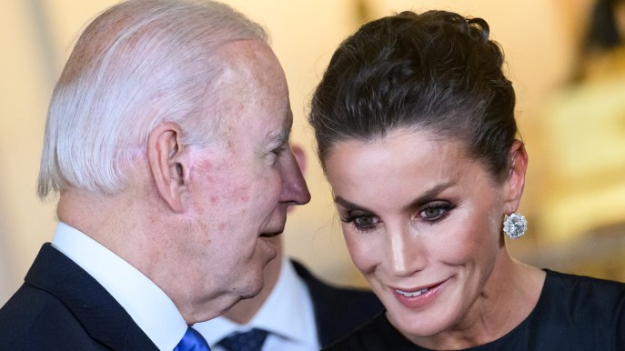 Letizia di Spagna, fascino irresistibile e gioielli da mille e una notte al gala