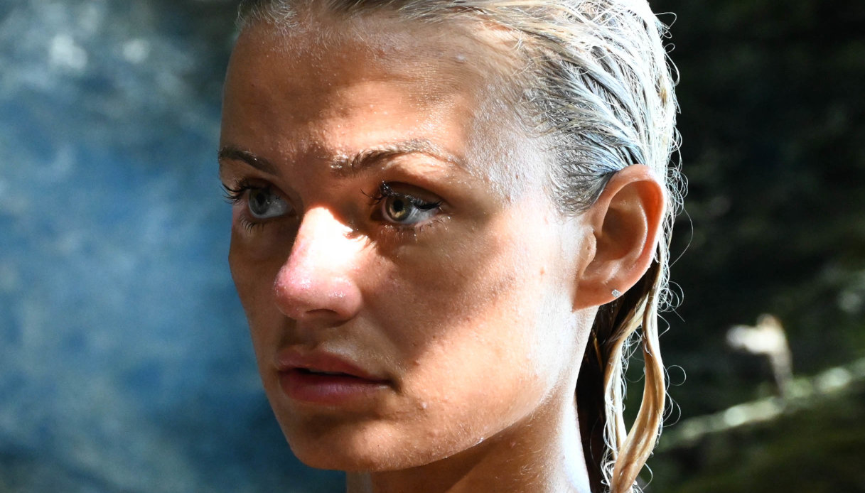 “Isola dei Famosi”, infortunio per Mercedesz Henger. Edoardo la ignora