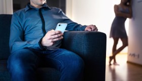 Mio marito mi tradisce. E a me va bene così