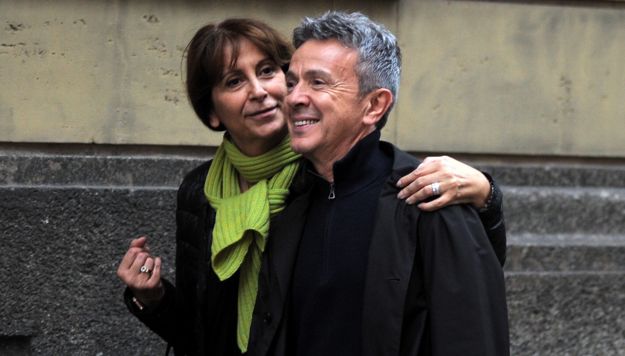 Pupo convive con la moglie e l'amante