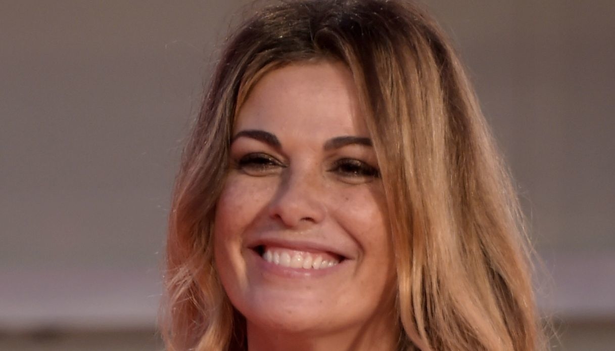 “Sei bellissima”: Vanessa Incontrada se ne frega delle critiche e travolge Napoli