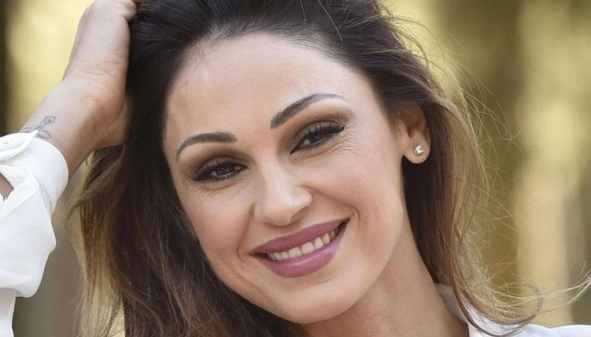 Gigi D’Alessio, vacanze con il figlio Andrea. E Anna Tatangelo se la spassa così