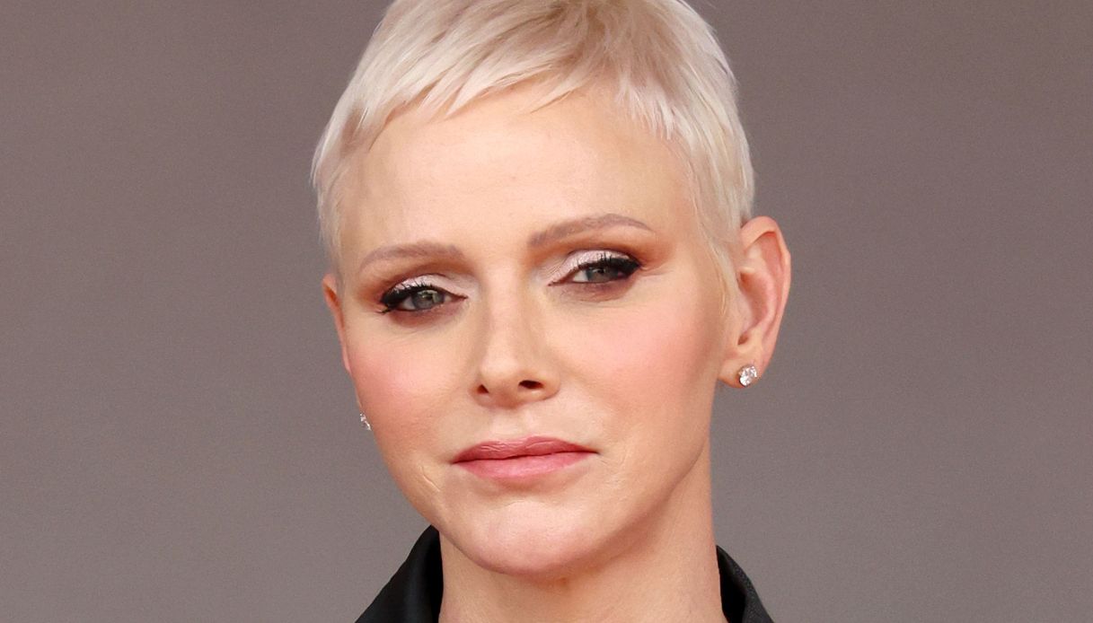 Charlene di Monaco e Alberto mano nella mano: la foto per l’anniversario è glaciale