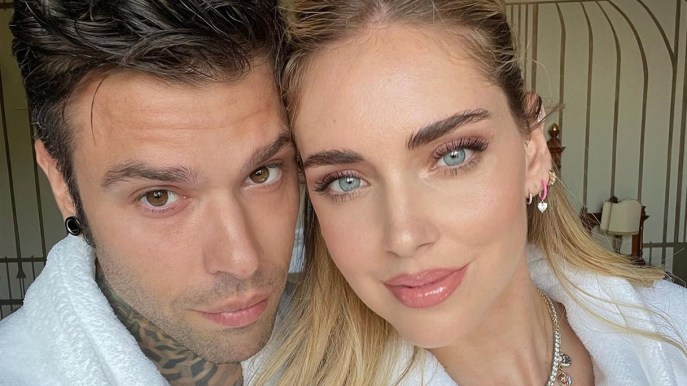 Chiara Ferragni e Fedez, innamorati in Puglia: il bacio in piscina su Instagram