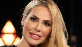 Ilary Blasi in bikini su Instagram: Sabaudia è ai suoi piedi. Lo sgarbo a Totti