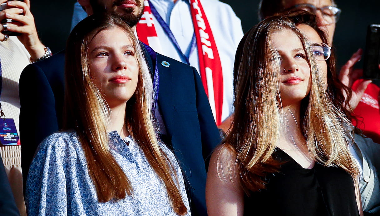 Leonor e Sofia volano a Londra da sole