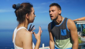 Perché le vacanze mettono sotto stress la coppia