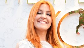 “Battiti Live”, Noemi, grinta da vendere sul palco: il look sporty chic in rosa