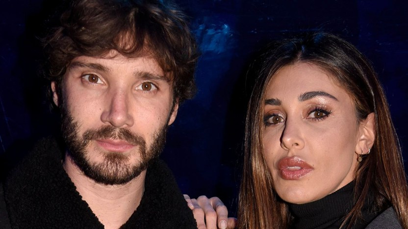 Belen e Stefano De Martino, fuga romantica in barca (e cedono al bacio su Instagram)