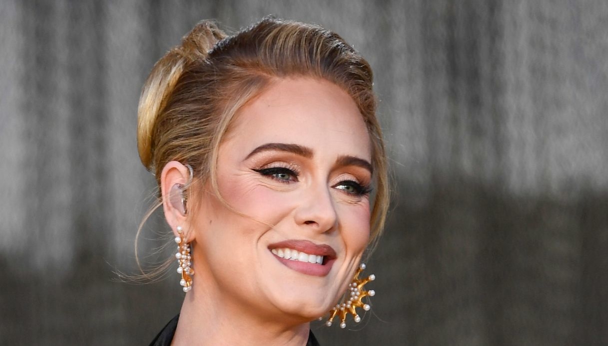 Adele in concerto: strepitosa. E soccorre un fan che si sente male