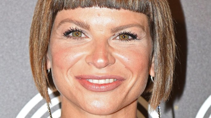 “Battiti Live”, Alessandra Amoroso in minidress oro verso San Siro (con un messaggio)