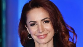 “Tim Summer Hits”, Andrea Delogu seduce con l’abito bustier. E si sbilancia su De Martino