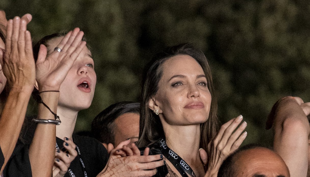 Angelina Jolie al concerto dei Maneskin
