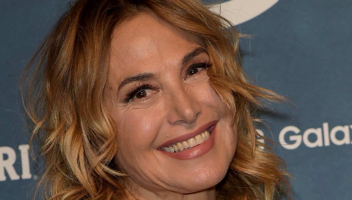 Barbara D’Urso su Instagram: bikini animalier a 65 anni