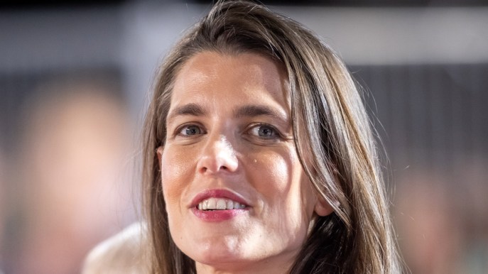 Charlotte Casiraghi sfida Charlene di Monaco, l’abito svela la lingerie e lascia senza fiato