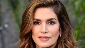 Cindy Crawford e la foto di famiglia, look speciali per un’occasione speciale