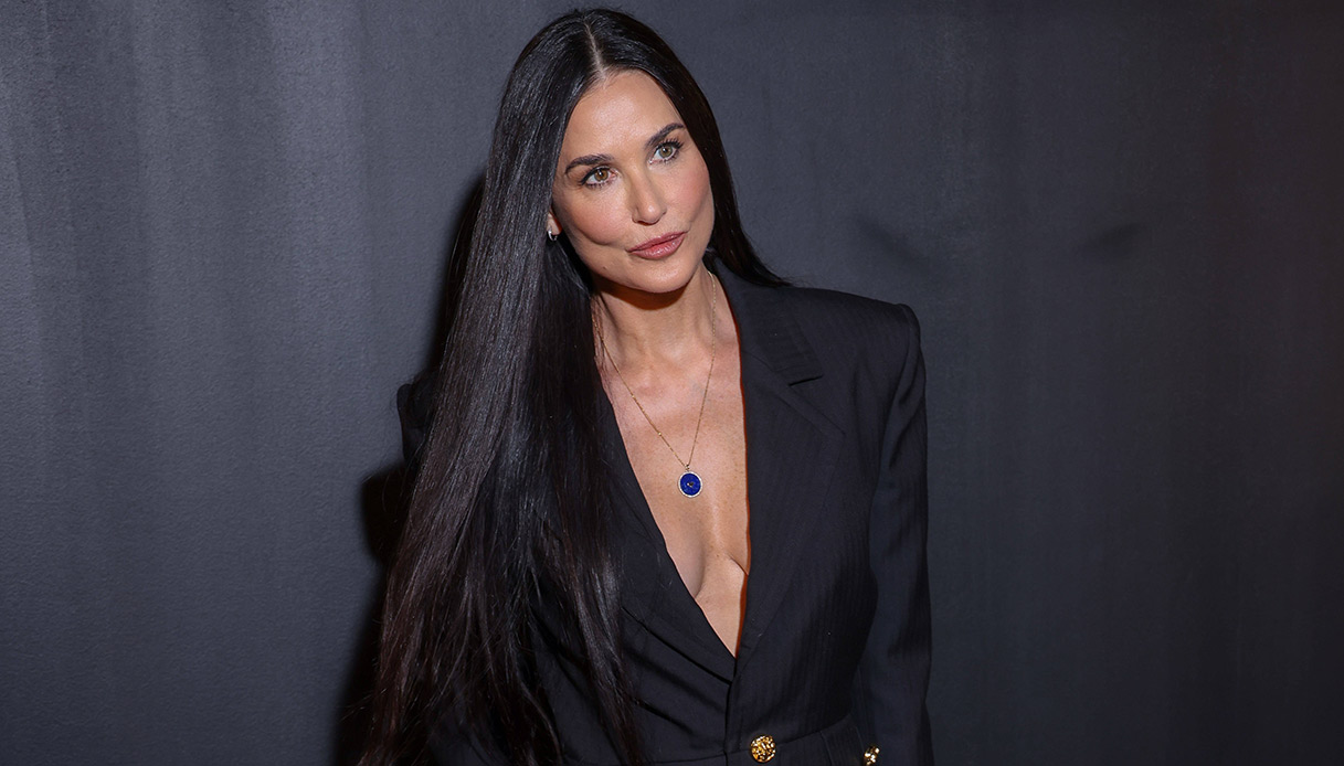 I capelli di Demi, il topless di Sharon: le over 60 sfidano tabù e convenzioni