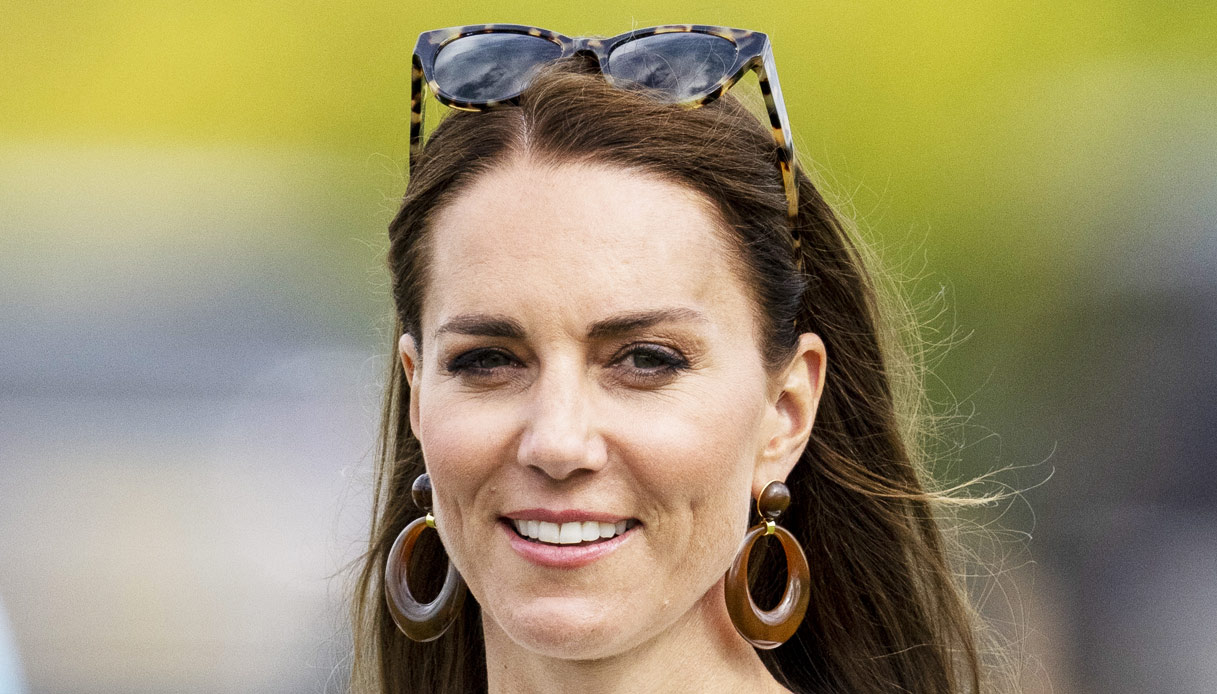 Kate Middleton sfida gli shorts di Meghan Markle con l’abito da 1.591 euro