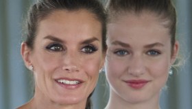 Letizia di Spagna e le figlie: gli abiti da sera che incantano