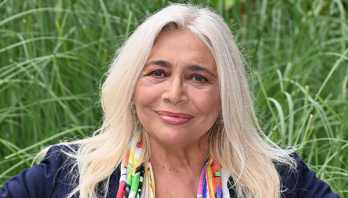 Mara Venier, il tailleur scintillante al Premio Biagio Agnes: stupenda