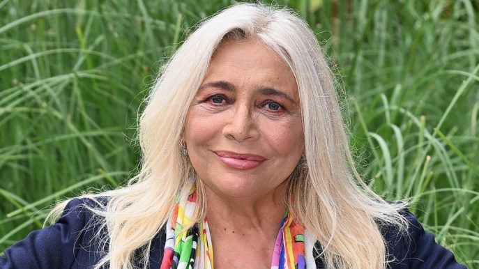 Mara Venier, il tailleur scintillante al Premio Biagio Agnes: stupenda