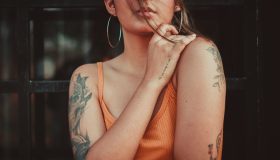 Tatuaggi: come proteggerli dal sole per ricordi indelebili