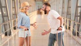 Per salvare il vostro rapporto di coppia, non andate in vacanza insieme