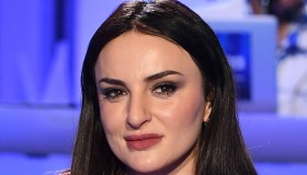 “Rinuncio all’amore”. Arisa, la scelta di avere un figlio da sola