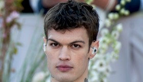 Blanco, il primo bacio (su Instagram) con Martina infiamma il palco