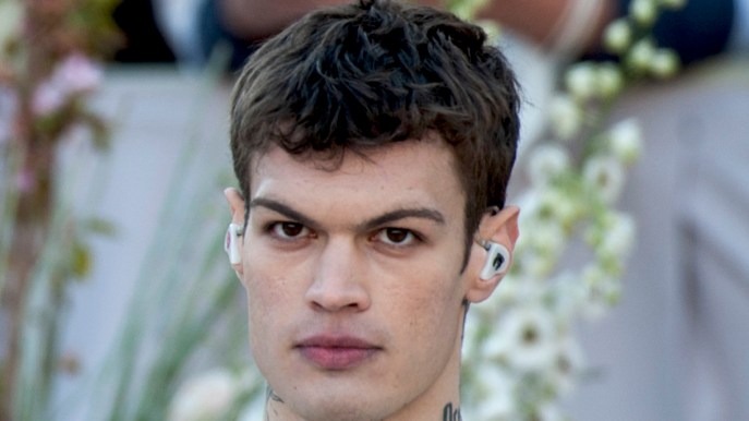 Blanco, il primo bacio (su Instagram) con Martina infiamma il palco