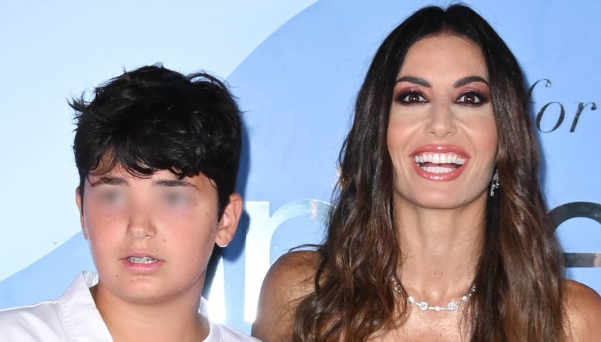 Elisabetta Gregoraci irresistibile in rosso: il primo red carpet con Nathan Falco