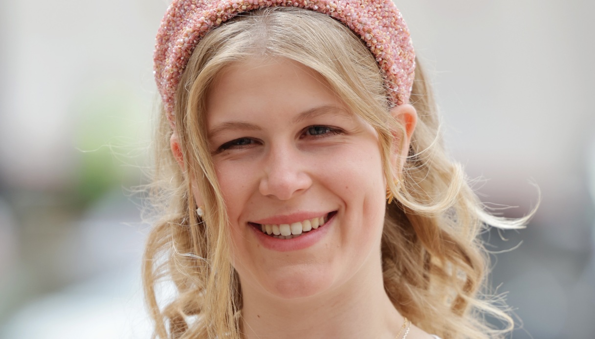 Lady Louise, che lavoro fa la nipote prediletta della Regina (a meno di 6 sterline l’ora)