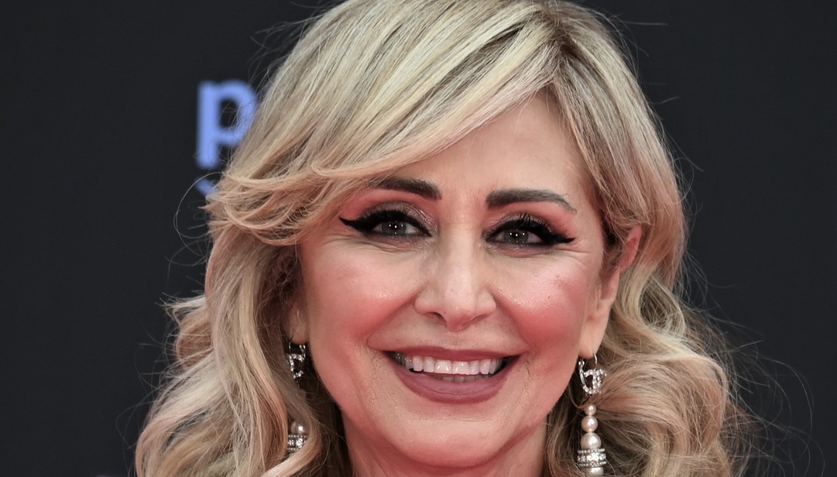 È la mamma di una Vip famosissima: il suo bikini a 60 anni è fantastico