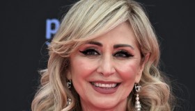 È la mamma di una Vip famosissima: il suo bikini a 60 anni è fantastico