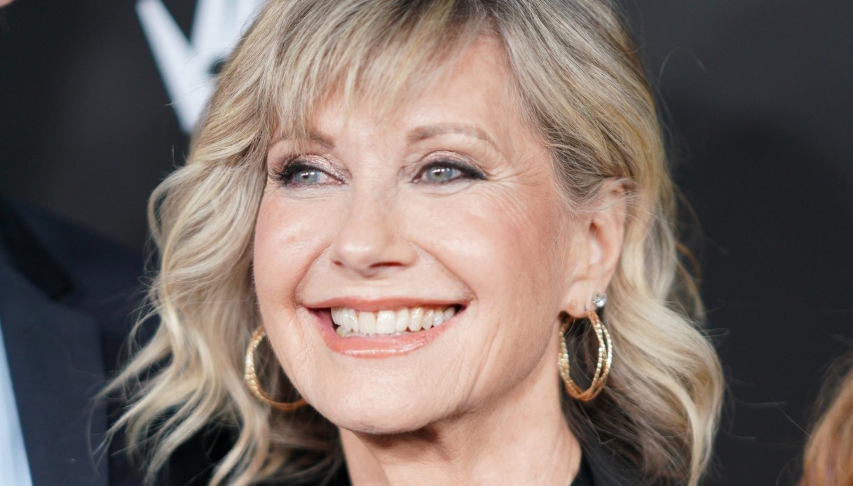 “Simbolo di trionfi e speranza”: è morta Olivia Newton John. L’addio di Travolta