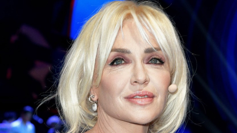 Paola Barale si trasforma a 55 anni: uno schianto su Instagram