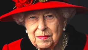 Preoccupa la salute della Regina: il divieto dei medici e le insolite visite di Carlo