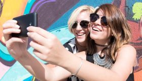 Non vi piacete mai nelle foto? Ci sono delle ragioni psicologiche ben precise