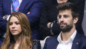Piqué dimentica Shakira: primo bacio in pubblico con la nuova fiamma